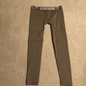 Gym shark leggings